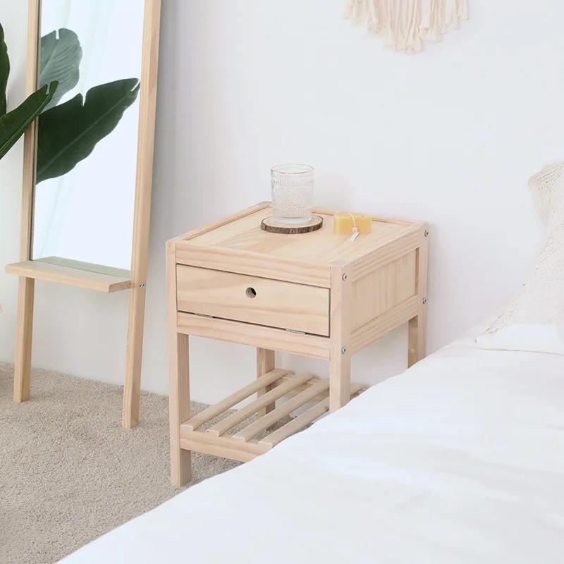 ארונית מעץ מלא נורדי יומן ליד המיטה ארון קטן פשוטה מודרני השולחן שליד המיטה בחדר השינה ליד המיטה לאחסון.